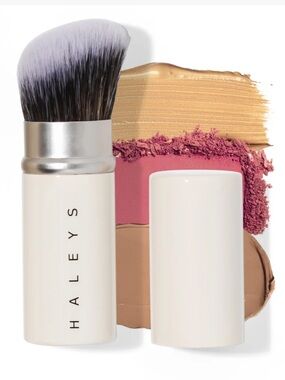Re-tractable Face Brush - White